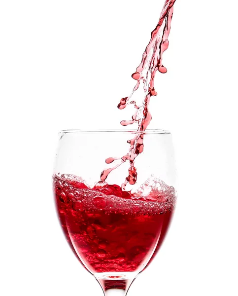 Glas Wein mit Spritzer auf weißem Hintergrund — Stockfoto