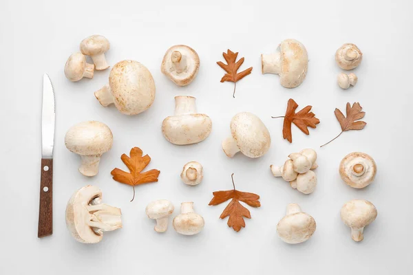 Fresh mushrooms with knife on white background — Stock Photo, Image