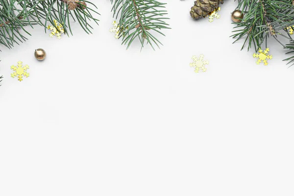 Hermosa composición de Navidad sobre fondo blanco —  Fotos de Stock