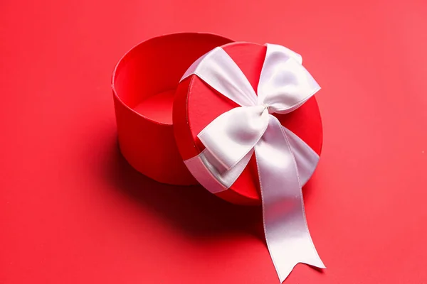 Порожня скринька з подарунками для Дня святого Валентина. — стокове фото