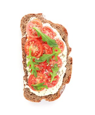 Beyaz arka planda lezzetli bir sandviç.