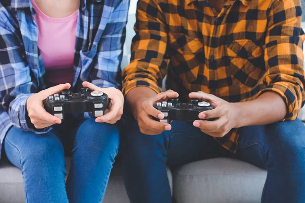 Teenagers playing video games at home, closeup — Stock Photo, Image