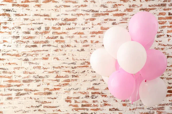 Air balloons near brick wall — Stock Photo, Image