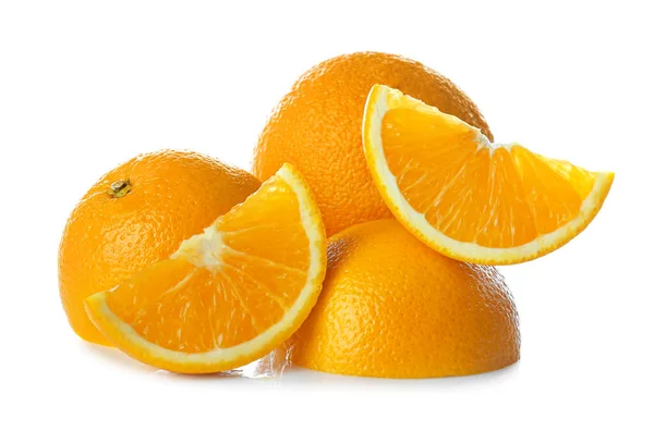 Naranjas jugosas frescas sobre fondo blanco — Foto de Stock