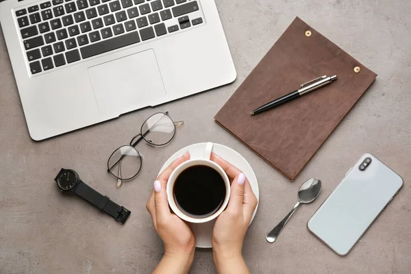 Woman drinking hot coffee at workplace, top view — Stock Photo, Image