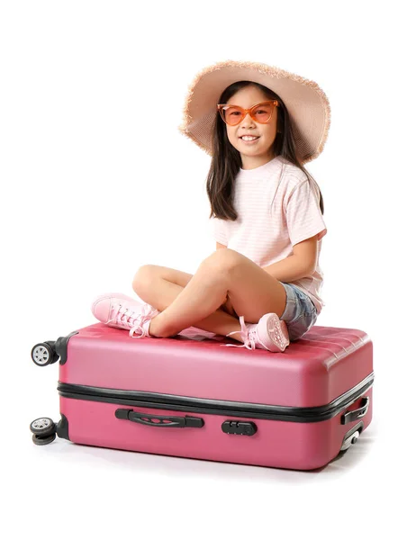 Ragazza carina con valigia su sfondo bianco — Foto Stock