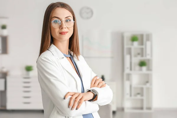Beautiful young businesswoman in modern office — Stock Photo, Image