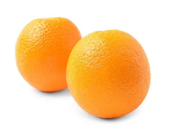 Arance fresche su fondo bianco — Foto Stock