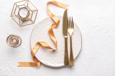 Beyaz arkaplanda güzel tablo ayarı