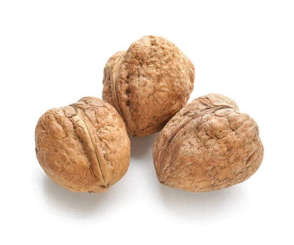 Вкусные грецкие орехи изолированы на белом — стоковое фото
