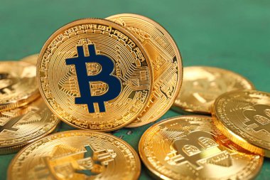 Renk arkaplanında çok bitcoin