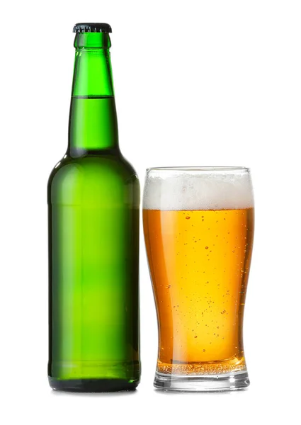 Bottle and glass of fresh beer on white background — Stock Photo, Image