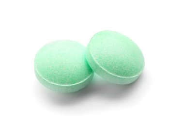 Beyaz arkaplanda renk hapları