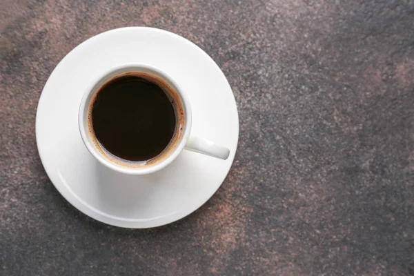 Xícara de café quente no fundo cinza — Fotografia de Stock