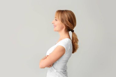 Açık renkli güzel Olgun kadın