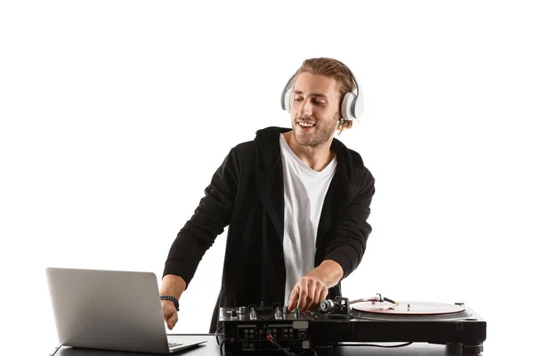 DJ masculino tocando música sobre fondo blanco — Foto de Stock
