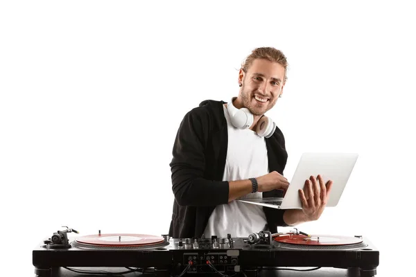 DJ masculino tocando música sobre fondo blanco — Foto de Stock