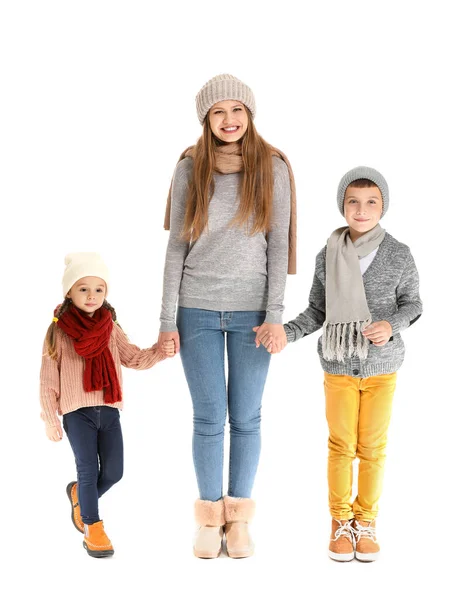 Retrato de familia feliz en ropa de otoño sobre fondo blanco —  Fotos de Stock