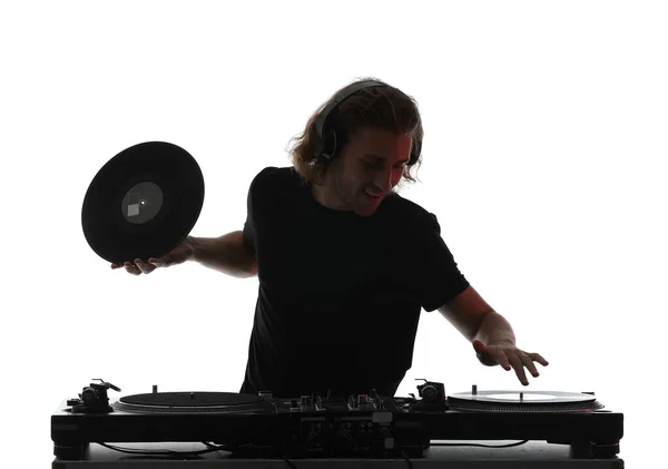 Silueta de DJ masculino tocando música sobre fondo blanco —  Fotos de Stock