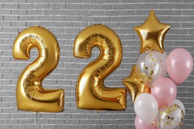 Şekil 22 ve tuğla zemin üzerinde farklı balonlar