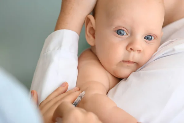 Nurse vaccinating little baby in clinic, closeup — Stock Photo, Image