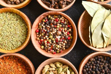 Masada bir sürü farklı baharat var.