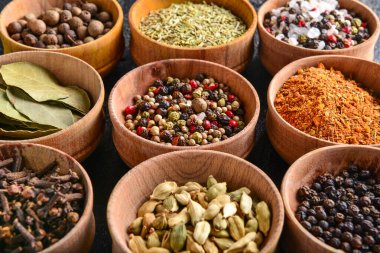 Masada bir sürü farklı baharat var.