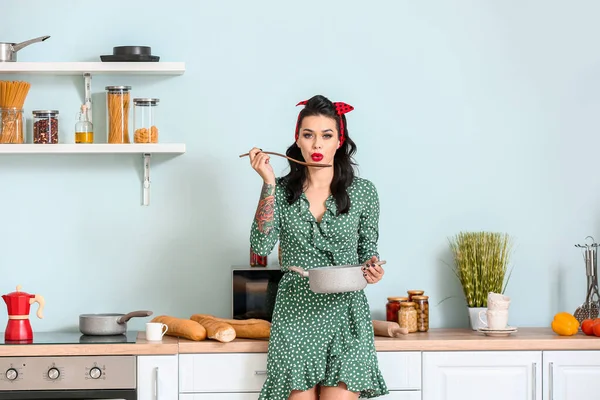 Portrait of beautiful pin-up woman cooking in kitchen — Stock Photo, Image