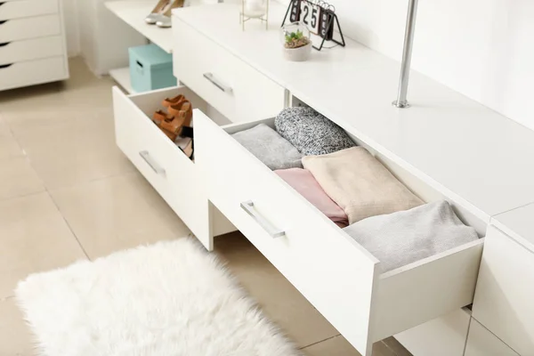 Drawers with clean clothes in dressing room — Stock Photo, Image