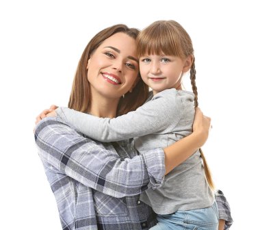 Mutlu anne ve kızı beyaz arka plan üzerinde portresi