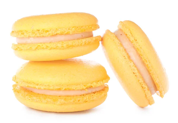 Leckere Macarons auf weißem Hintergrund — Stockfoto