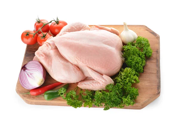 Pollo crudo con verduras sobre fondo blanco — Foto de Stock