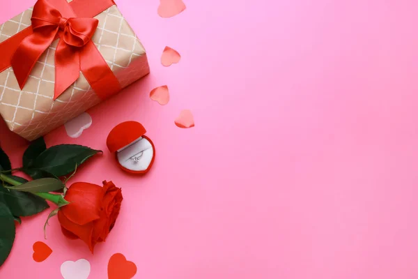 색 배경의 발렌타인데이를 위한 아름다운 구도 — 스톡 사진