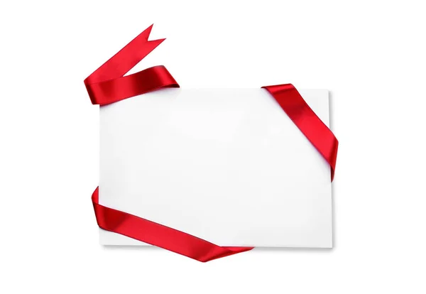 Folha de papel em branco com fita vermelha no fundo branco — Fotografia de Stock