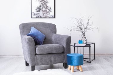 Rahat koltukta oturma odası iç