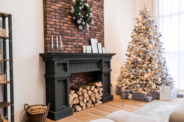 Belső tér a nappali díszített karácsonyi ünnepség — Stock Fotó