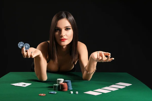Female poker player at table in casino — Stock Photo, Image