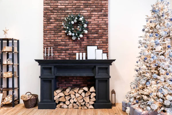 Interior da sala de estar decorado para a celebração de Natal — Fotografia de Stock