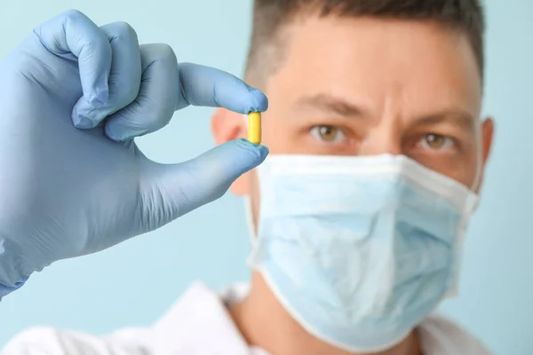 Doctor with medicine on color background — Stock Photo, Image