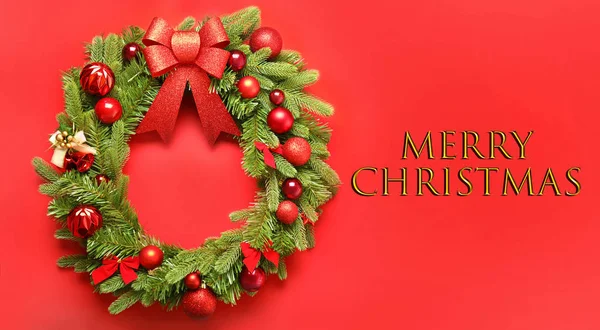 Beautiful wreath and text MERRY CHRISTMAS on color background — Stock Photo, Image
