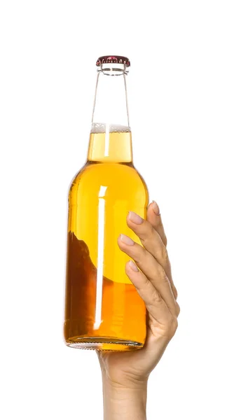 Beyaz arka planda bira şişesi olan el. — Stok fotoğraf