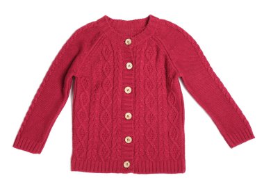 Beyaz arka planda şık örülmüş süveter