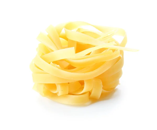 Sabrosa Pasta sin cocer sobre fondo blanco —  Fotos de Stock