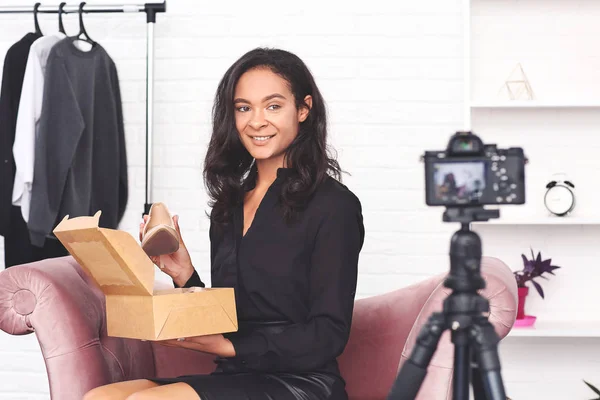 African-American fashion blogger recording video at home — Stock Photo, Image