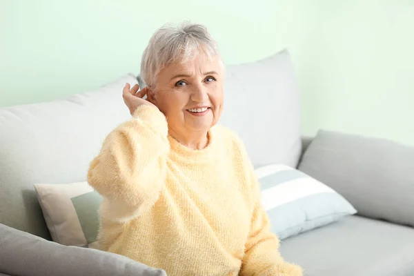 Senior woman with hearing aid at home — Stock Photo, Image