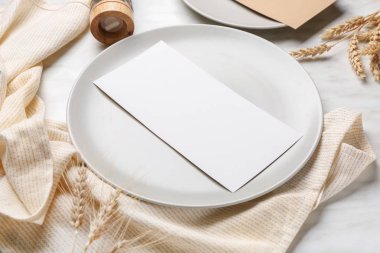 Işık arkaplanındaki güzel tablo ayarları