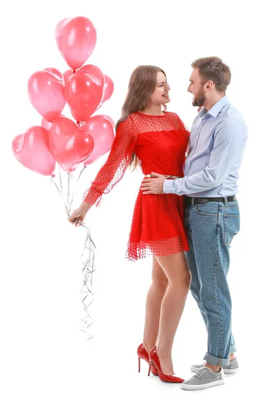 Feliz pareja joven con globos en forma de corazón sobre fondo blanco. Celebración de San Valentín —  Fotos de Stock