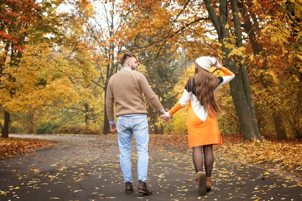 Loving young couple walking in autumn park — Stock Photo, Image