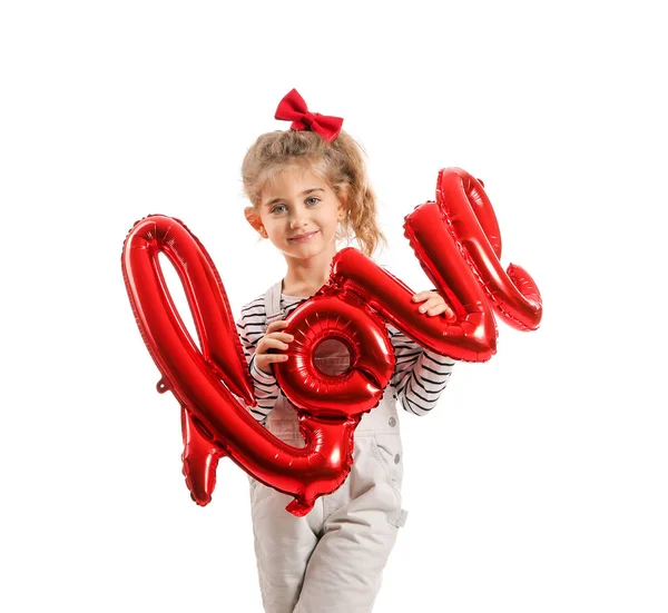 Χαριτωμένο κοριτσάκι με αερόστατο σε σχήμα λέξης Αγάπη σε λευκό φόντο. Γιορτή του Αγίου Βαλεντίνου — Φωτογραφία Αρχείου
