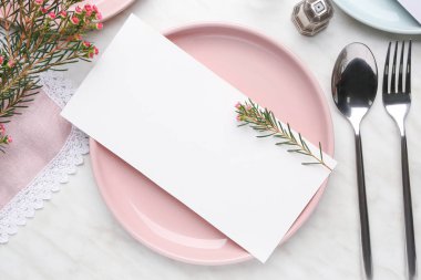Işık arkaplanındaki güzel tablo ayarları